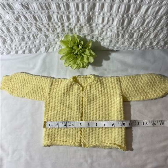 Vintage Yellow Baby Sweater 0-6 Months EUC No Picks Boy or Girl - Picture 3 of 4
